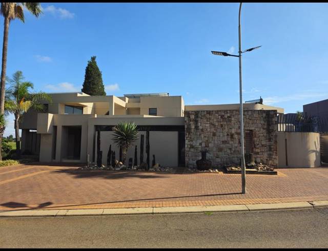 7 BEDROOM HOUSE FOR SALE IN LENASIA EXT 7